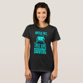 この女の子が運転している気をつけろ Tシャツ (正面フル)