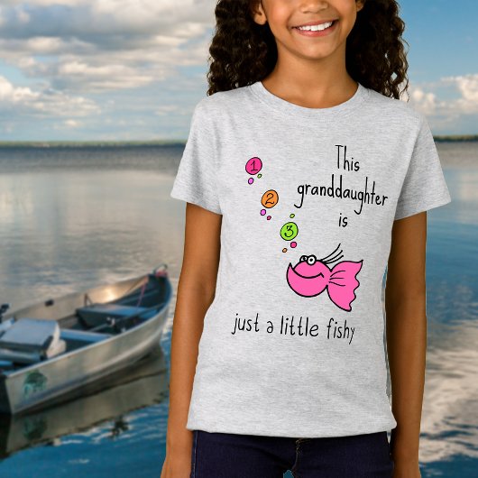 この女の子はただの少し釣り好きなピンクのTシャツ Tシャツ
