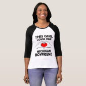 この女の子はミシガン州の彼女のボーイフレンドを愛します Tシャツ (正面フル)