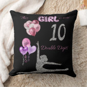 この女の子は今10の2桁体操だ クッション (ブランケット)