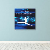 この女の子は体操の黒、青、白が大好き キャンバスプリント (インサイチュ (ウッドフロア))