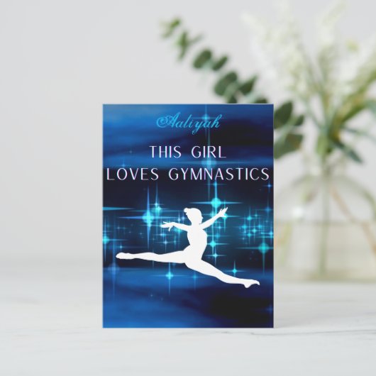この女の子は体操の黒、青、白が大好き ポストカード (スタンド正面)