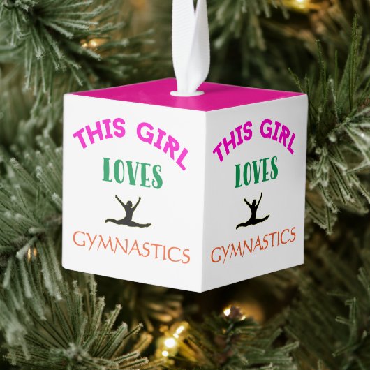この女の子は体操を愛する体操選手引用文 キューブオーナメント (ツリー)