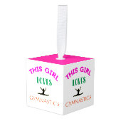 この女の子は体操を愛する体操選手引用文 キューブオーナメント (正面アングル)