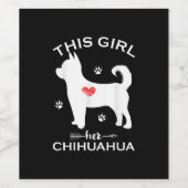 この女の子は彼女のチワワの子犬おもしろいを愛していLoveる ワインラベル (シングルラベル)