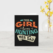 この女の子は彼女のパパ狩りHuntinでHuntin大好き カード (黄色い花)