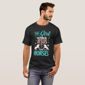 この女の走子はイエスと馬の馬好きJes Tシャツ (正面フル)