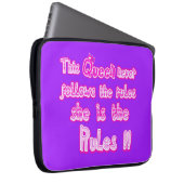 この女王は決してエレクトロニ後を追クスバッグを規則しない ラップトップスリーブ (正面右)