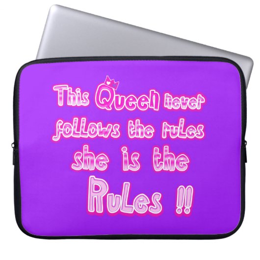 この女王は決してエレクトロニ後を追クスバッグを規則しない ラップトップスリーブ (正面)