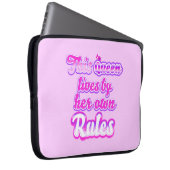 この女王は独自のルールに従って生きている エレクトロニクス バッグ (正面右)