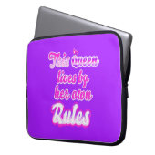 この女王は自分のルールで住んでいるエレクトロニクスバッグ ラップトップスリーブ (正面左)