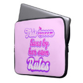 この女王は自分のルールで住んでいるエレクトロニクスバッグ ラップトップスリーブ (正面左)