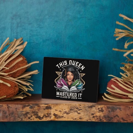 この女王は2024年卒業のクラスをマスター フォトプラーク (側面)