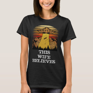 この妻信じUFOエイリアン陰謀 Tシャツ