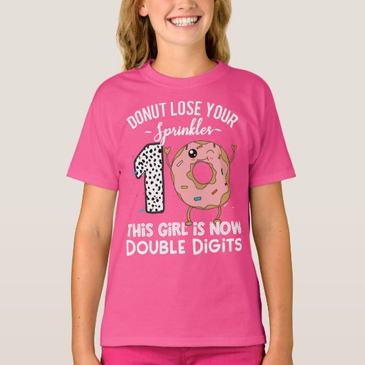 この娘は二桁に突入！10歳の誕生日ドーナツ Tシャツ (正面)