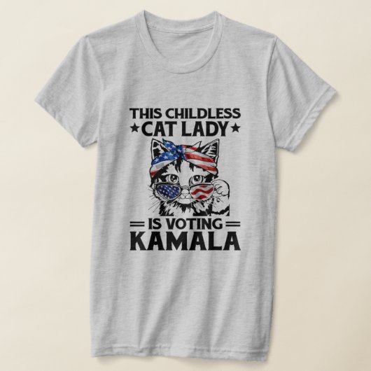 この子おもしろいどものいない猫の女性がカマラに投票している Tシャツ (レイダウン)