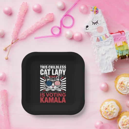 この子どものいないキャットレディはカマラ2024に投票している ペーパープレート (パーティー)