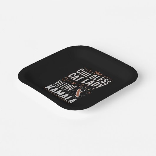 この子どものいない猫レディは、カマラに投票している ペーパープレート (傾斜あり)