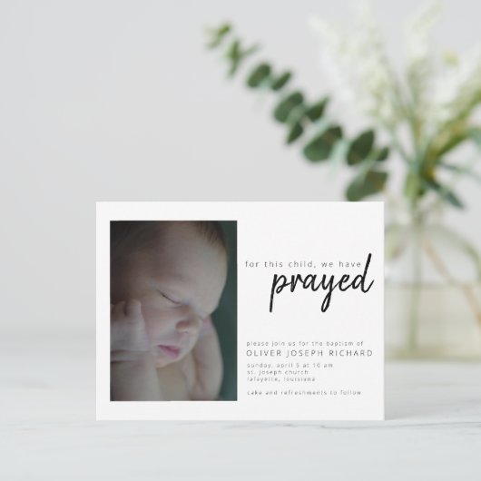 この子のために私たちはバプテスマ祈スの招待状Pを持っている ポストカード (スタンド正面)
