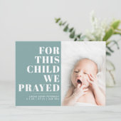 この子のために私たち祈ティール(緑がかった色)ブルーフォト誕生 案内状 (スタンド正面)