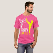 この子は今はイエローベルト空手愛好家の空手である Tシャツ (正面フル)