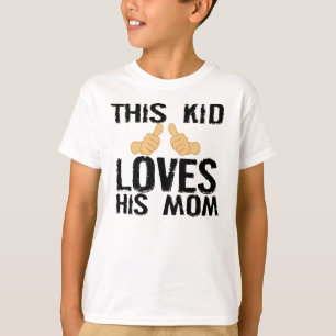 この子供は彼のお母さんを愛します Tシャツ