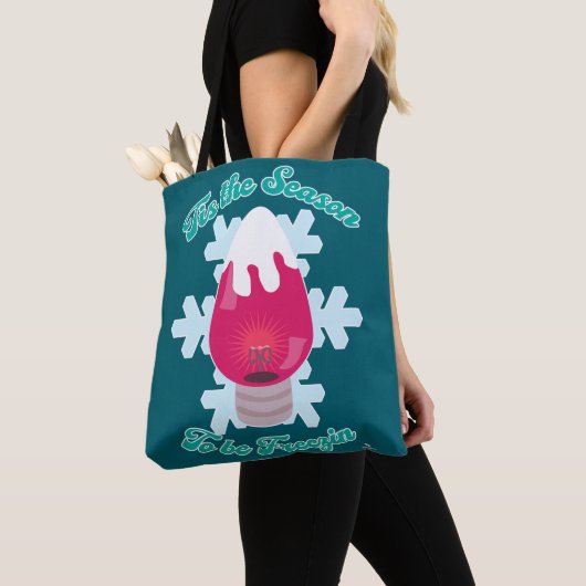 この季節はフリージンのクリスマスおもしろいおもしろい トートバッグ (クローズアップ)