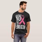 この学校では誰も一人で乳がんTeと戦わない Tシャツ (正面フル)