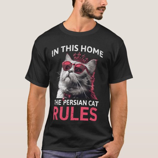 この家ではペルシャ猫が支配する 楽しいペルシャ猫 Tシャツ (正面)