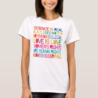 この家では私たちは信じている:人権と平等 Tシャツ