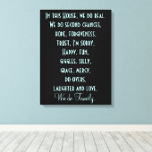 この家では、私たちは家族の引用文キャンバス印刷する キャンバスプリント (インサイチュ (ウッドフロア))