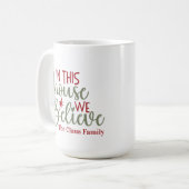 この家で私たちは信じ可愛いカスタムクリスマス コーヒーマグカップ (正面左)