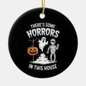 この家には恐怖が潜んでいる 面白いハロウィン セラミックオーナメント (正面)
