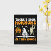 この家には面白いハロウィンの恐怖がいくつかある カード (黄色い花)