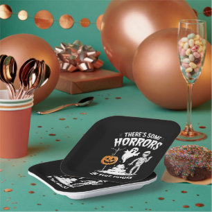 この家には面白いハロウィンの恐怖がいくつかある ペーパープレート