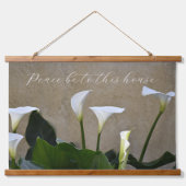 この家に平和が訪れます カラーリリーの花 吊り下げ型タペストリー (正面)