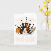 この家の中にいくつかの恐怖がある幽霊ハロウィーン カード (黄色い花)