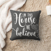 この家の聖降誕祭は我々グレー信じだ クッション (ブランケット)