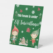 この家はクリスマス小妖精や小人監視下にある 台座サイン (正面)