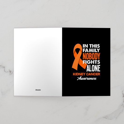 この家族では一人で腎臓がんと闘う人はいない 箔グリーティングカード (外側レイダウン)