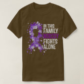 この家族では誰も一人の紫色のリボンCと戦わない Tシャツ (デザイン正面)