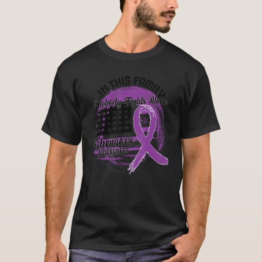 この家族では誰もAlzheimeru2019s単独で戦わない Tシャツ (正面)