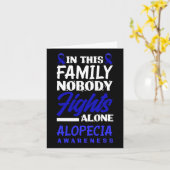 この家族は誰も一人で脱毛症と闘わない 脱毛症の認識 カード (黄色い花)