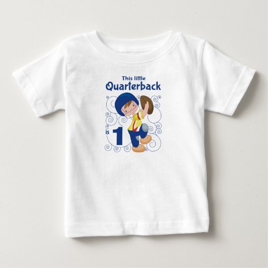 この小さいクォーターバックは1才です ベビーTシャツ (正面)