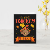 この小さなトルコは2歳の誕生日秋の感謝祭より カード (黄色い花)