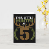 この小さなハンターは5歳5誕生日ディー カード (黄色い花)