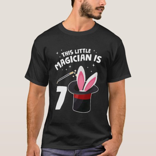 この小さなマジシャンは7歳です Tシャツ (正面)