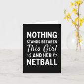 この少女とネットボールの間には何もない。 カード (黄色い花)