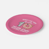 この少女は今や2桁の10番目の誕生日ドーナツ ペーパープレート (アングル)