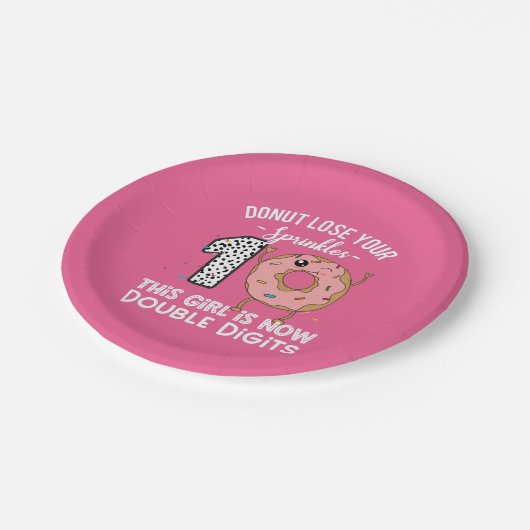 この少女は今や2桁の10番目の誕生日ドーナツ ペーパープレート (アングル)